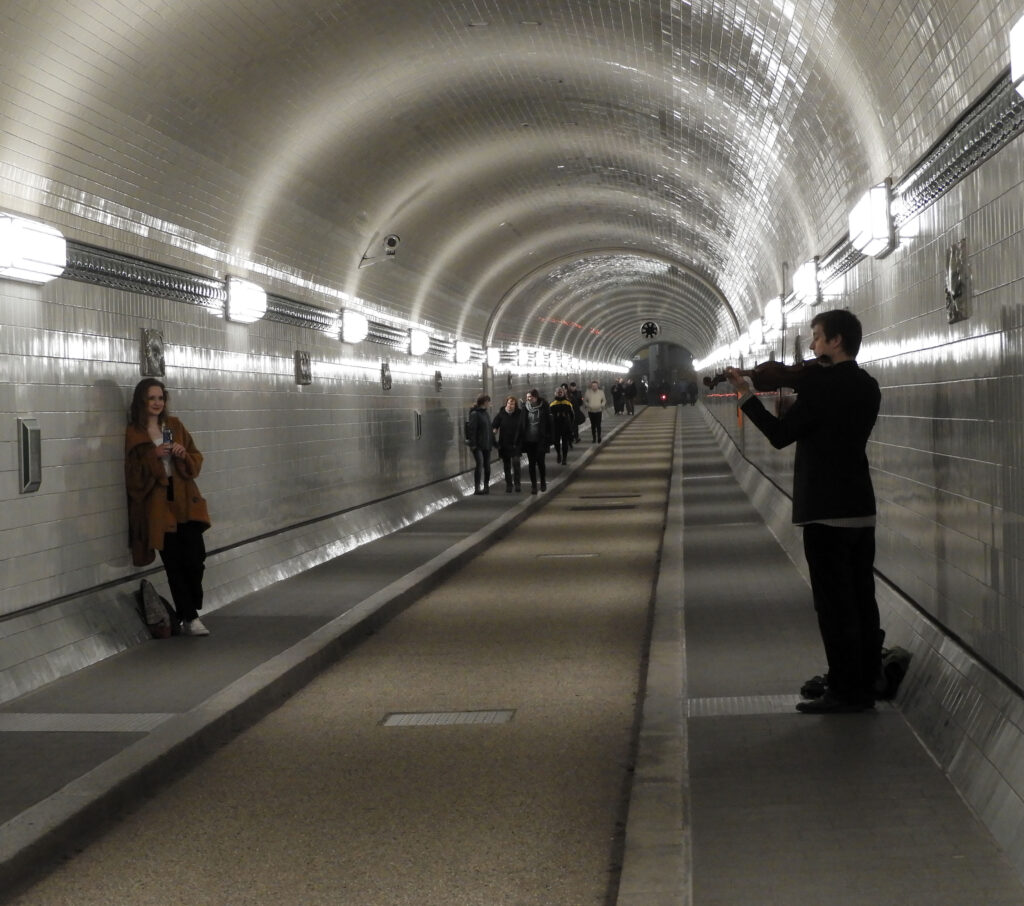 Alter Elbe tunnel